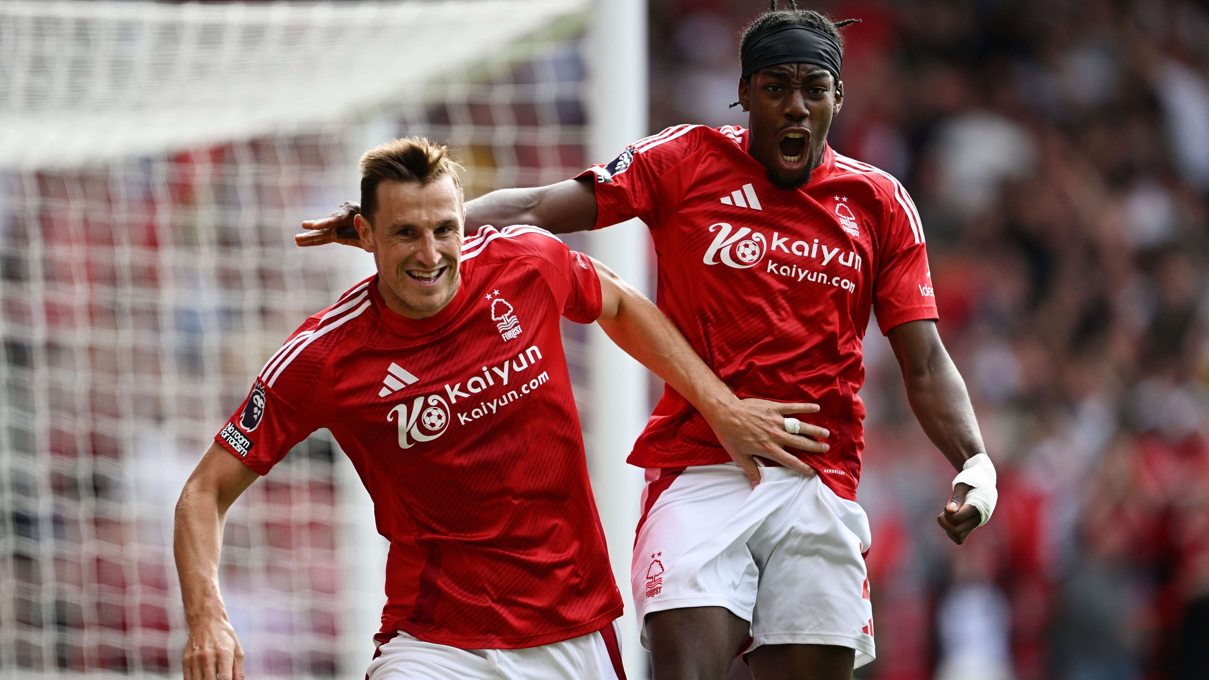 边路对中场 边路对中场